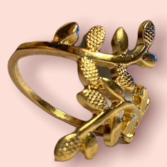 Ring - Picture 2 of 3